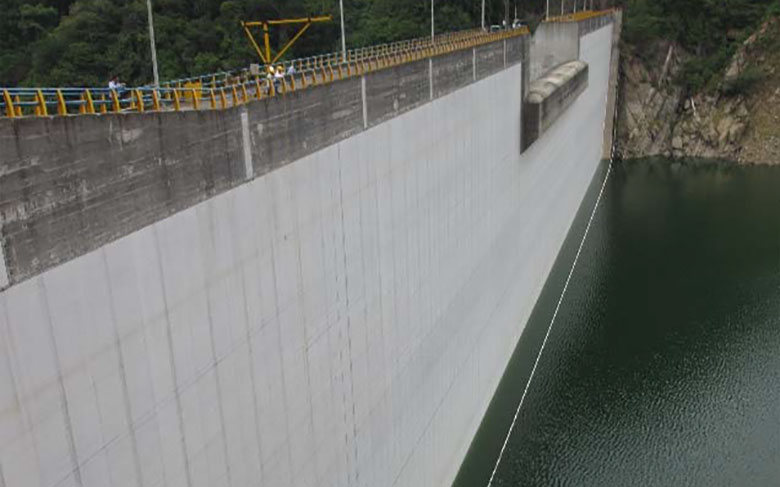 Inspección del estado de las estructuras sumergidas de la central hidroeléctrica Miel I (Colombia)